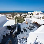 Caves 1880 Oia