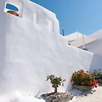 Caves 1880 Oia