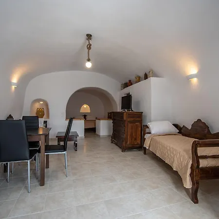 Apartment Caves 1880 Oia (Santorini)