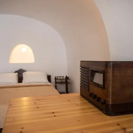 Apartment Caves 1880