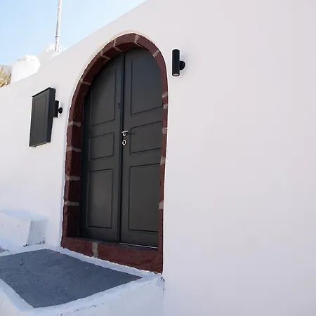 Caves 1880 * Oia (Santorini)