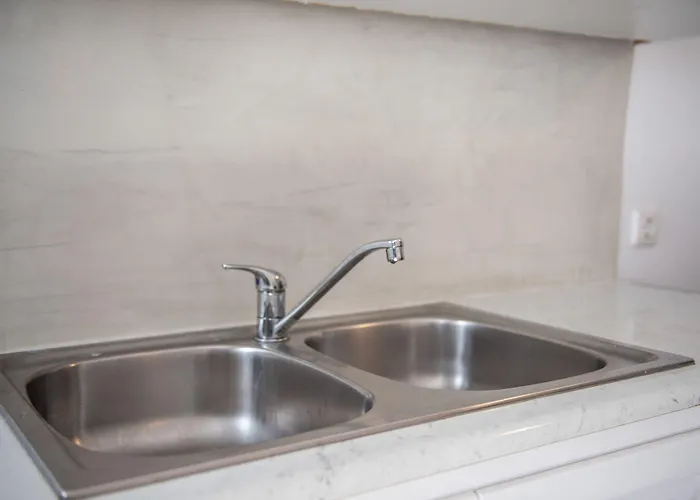 ケイブス 1880 アパート イア