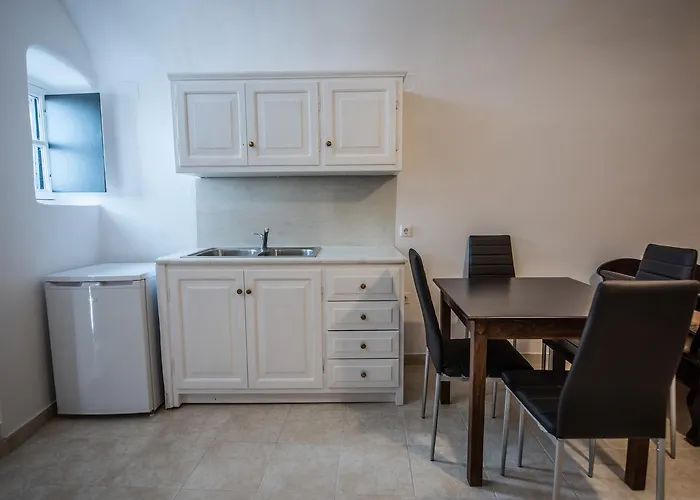 ケイブス 1880 アパート イア