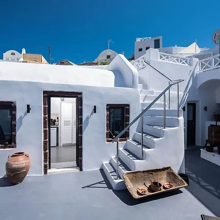 Caves 1880 * Oia (Santorini)
