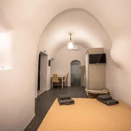 Apartment Caves 1880