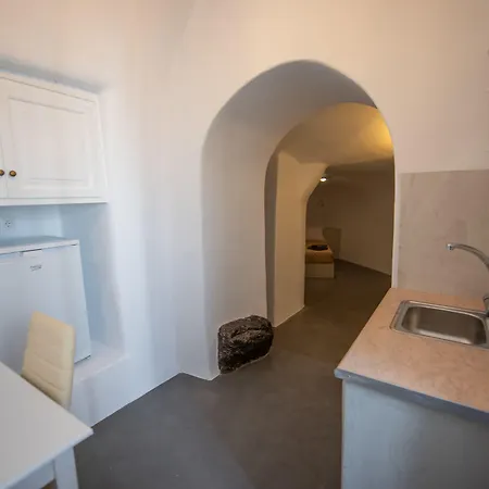 Apartment Caves 1880 *