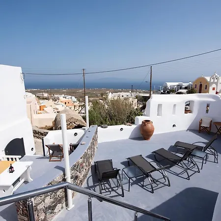 Caves 1880 Oia (Santorini)